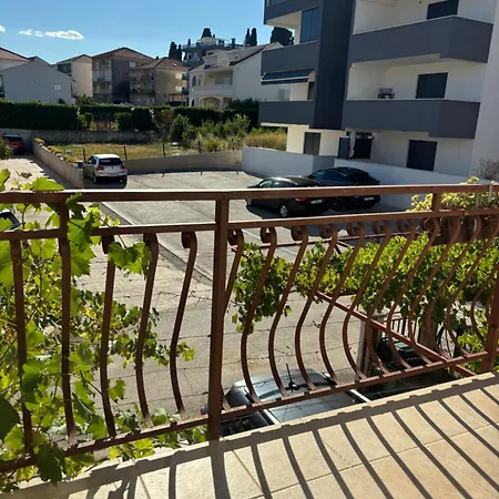Sara Apartman Trogir