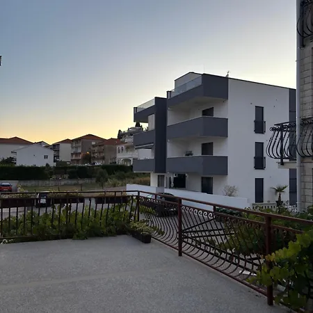 Apartman Sara *