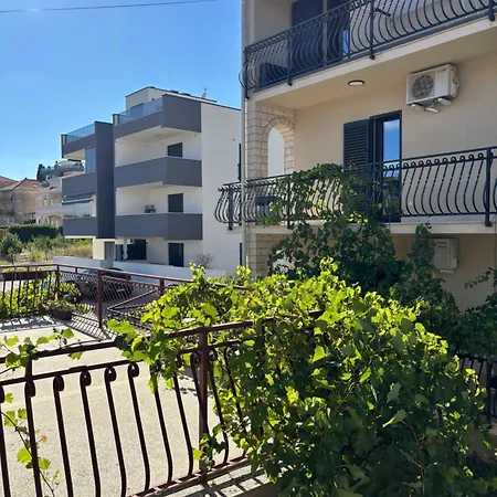 Sara Apartman Trogir